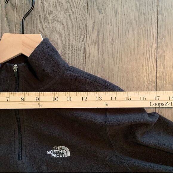 The North Face Quarter Zip Pullover Long Sleeve Mock Neck Athletic Top. - Picture 8 of 11